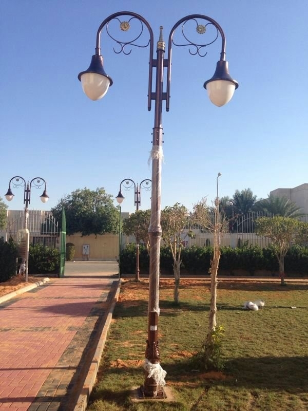 اعمدة انارة مصنع في الرياض فوانيس كشافات انارة اضاءة LED 