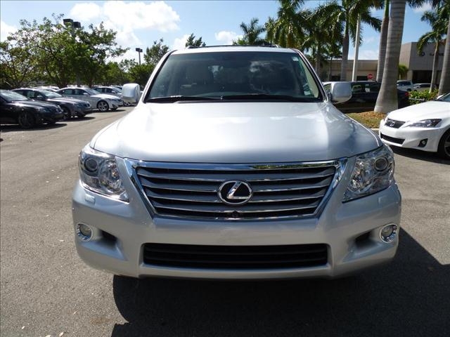 ON SALE: 2011 LEXUS LX 570 V8, GULF SPECS