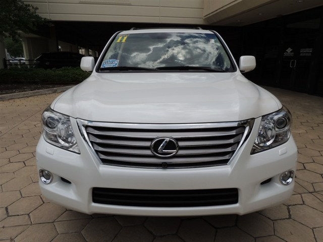  2011 LEXUS LX570.