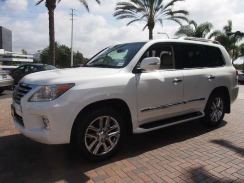 للبيع Lexus Lx570 2013 ( Gulf Spec )  Call or WhatsApp CHAT  +25470328