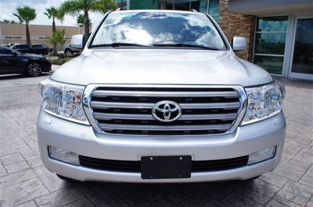 Toyota land cruiser 2013 for sale WhatSapp me : +905389607666