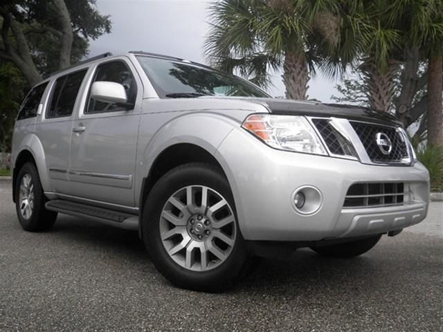 2012 NISSAN PATHFINDER LE 