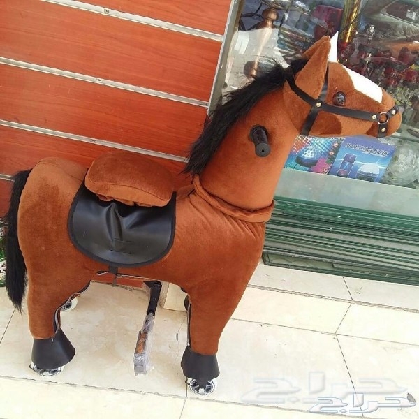 تبيع حصان متحرك بعجلات