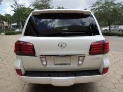 2011 LEXUS LX570.